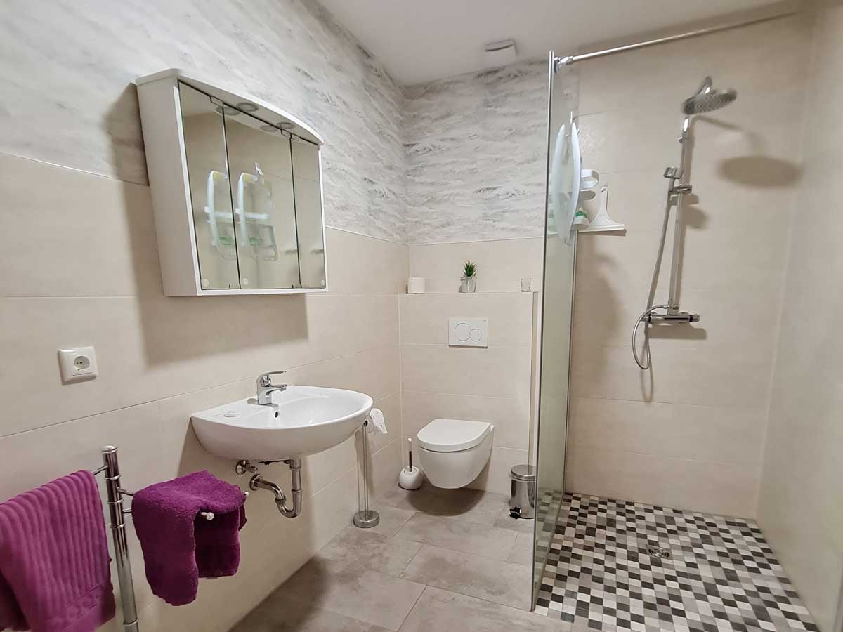 Badezimmer Ferienwohnung Heidetraum | Unterbringung | Ferienhof & Reiterhof Lünzen