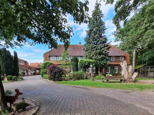 Hofansicht Haupthaus | Ferienhof & Reiterhof Lünzen