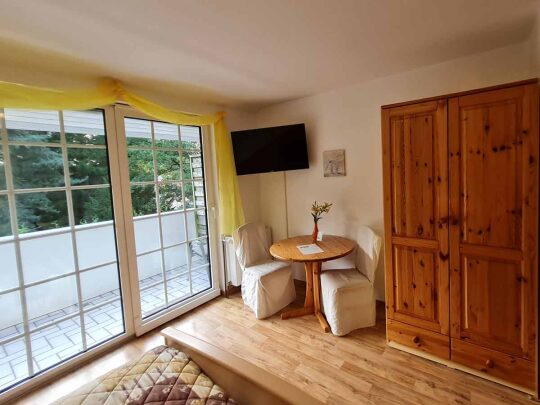 Doppelzimmer mit Balkon und Badezimmer | Unterbringung | Ferienhof & Reiterhof Lünzen