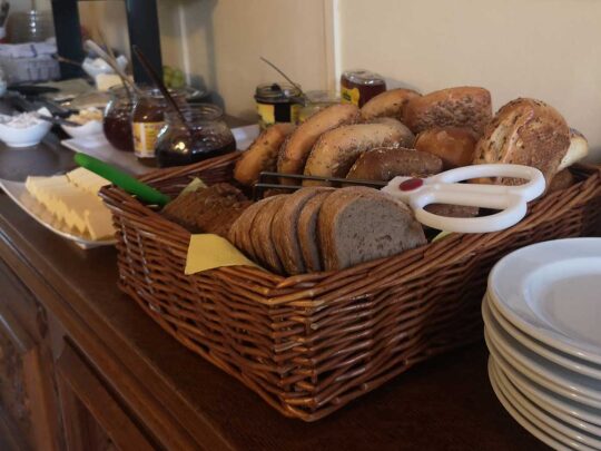 Frühstück Doppelzimmer mit Balkon und Badezimmer | Unterbringung | Ferienhof & Reiterhof Lünzen